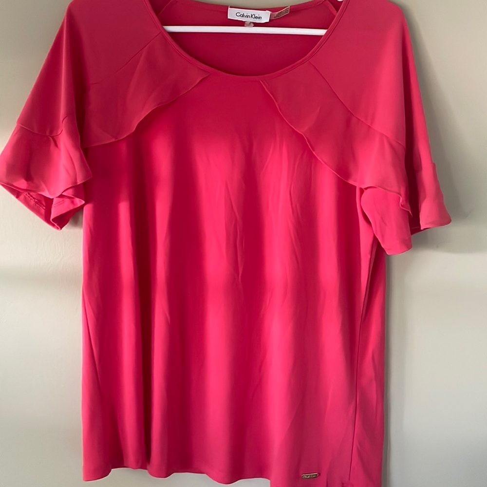 Short sleeve ruffle detail short sleeve shirt size large